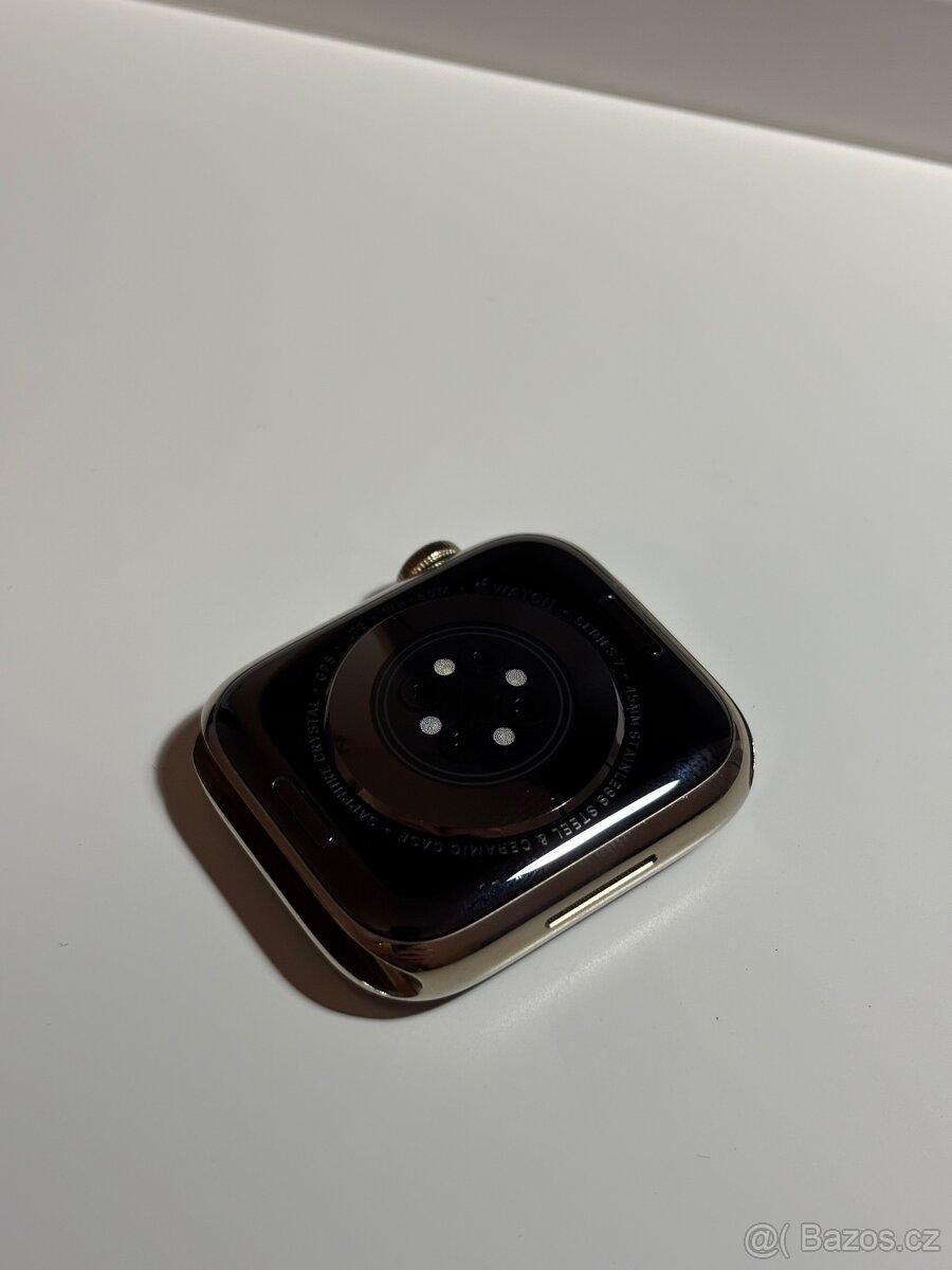 Apple Watch Series 7 (GPS + Cellular), Gold - 3