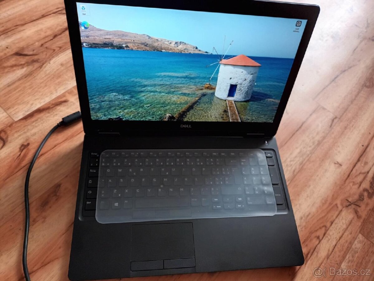 Dell Latitude 5590 , Core- i5 , nová baterie. - 3