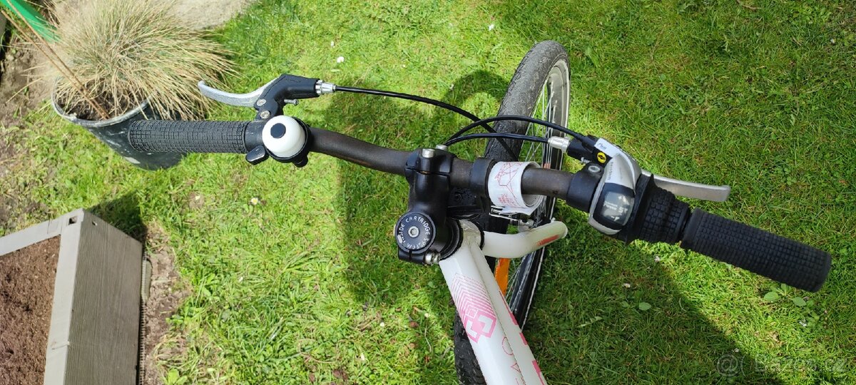 Dívčí bílé krosové kolo Apache kolo Buffalo 20
Skončeno - 3