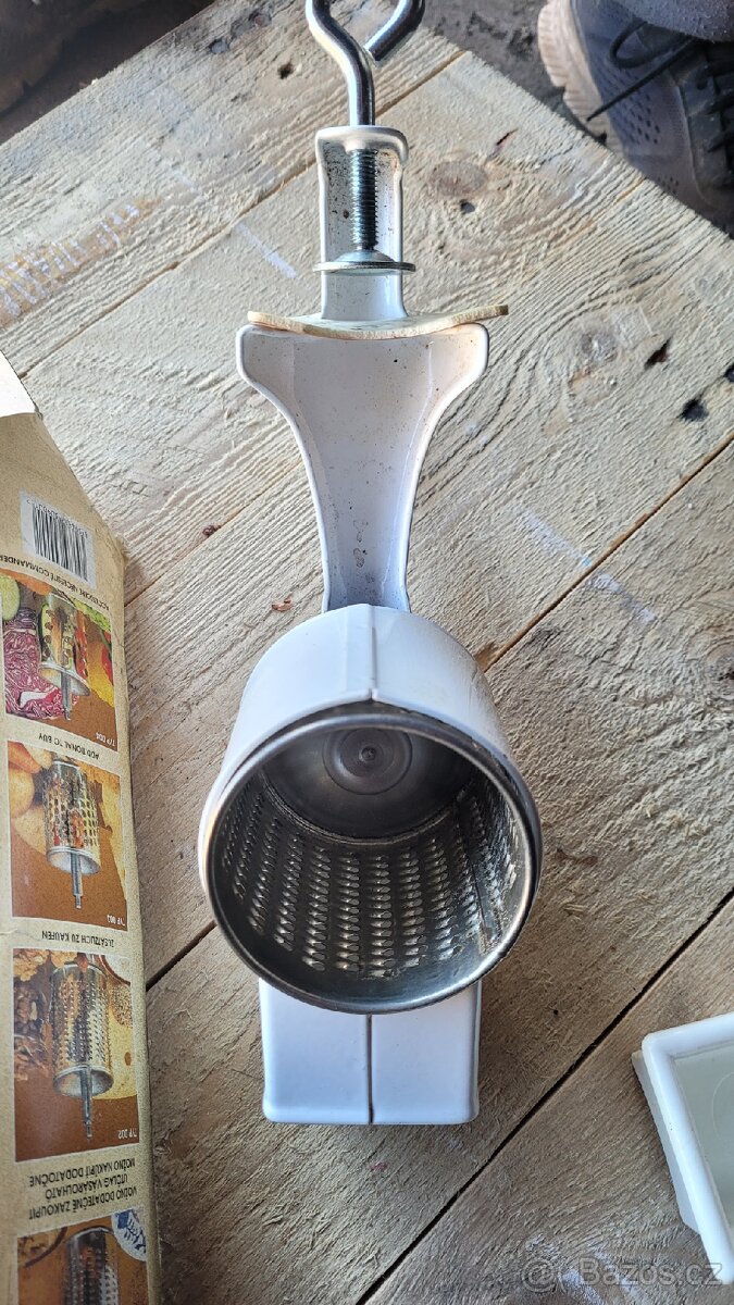 Mlýnek na strouhanku M90 - 3