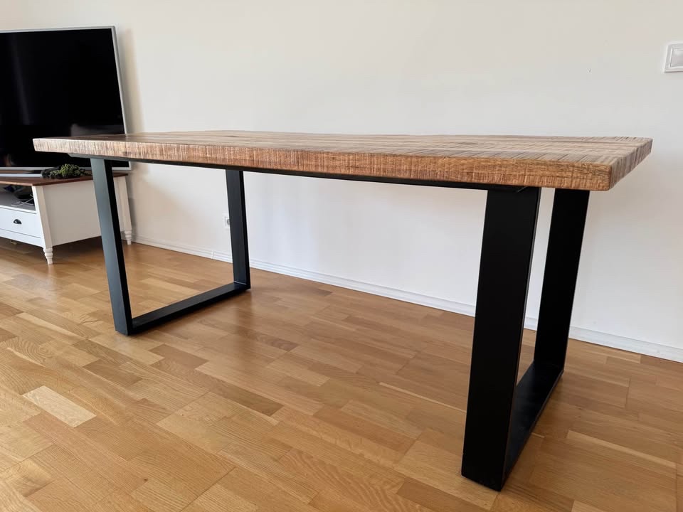 Krásný industriální jídelní stůl z mangového dřeva - 3