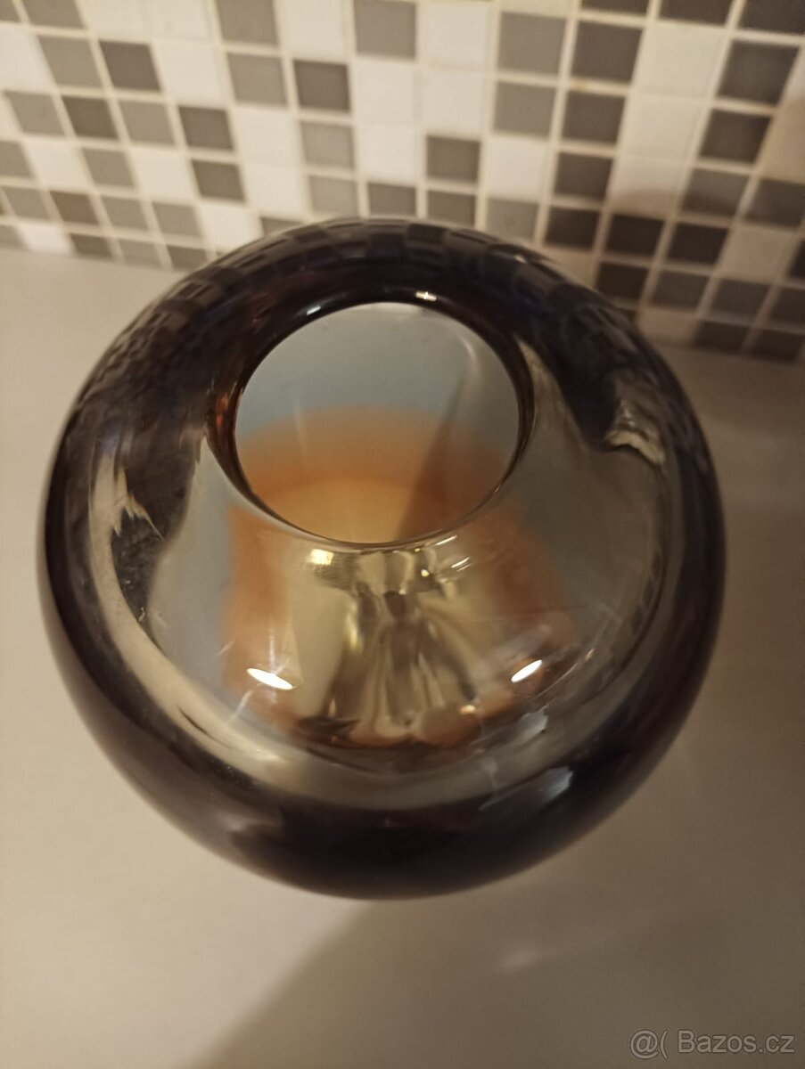 Váza ,hutní sklo . - 3