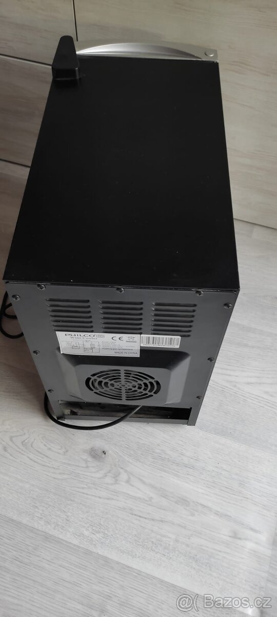 domácí vinotéka na 8 láhví - 3