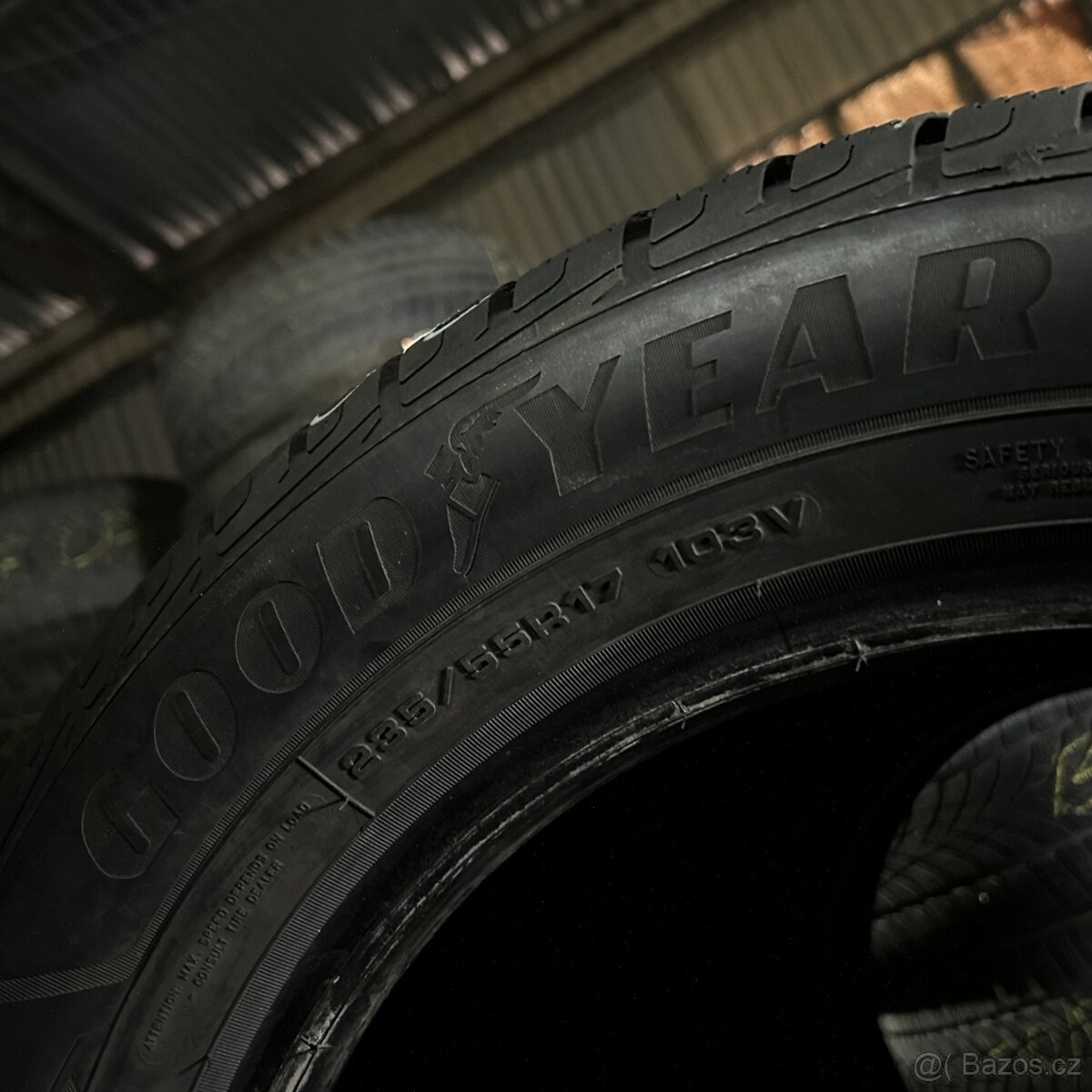 Zimní pneu 235/55 R17 103V Goodyear 5,5-6mm - 3