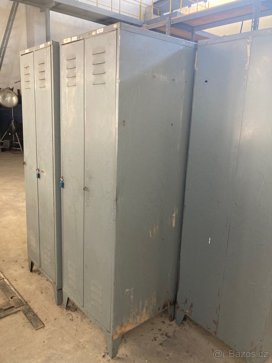 Plechové šatní skříně - 3