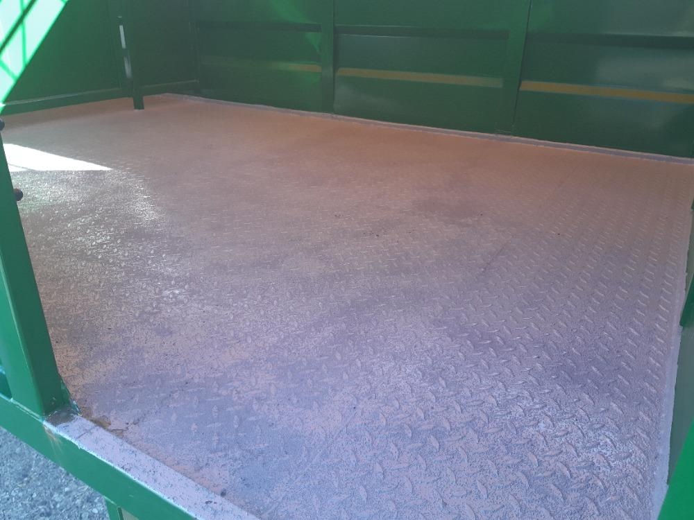 Traktorový přepravník zvířat Pardál 5,5 - 3