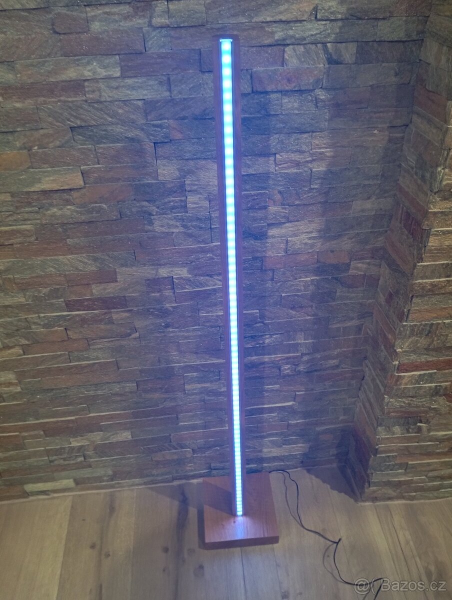 Moderní stojatá lampa z dubu - 3