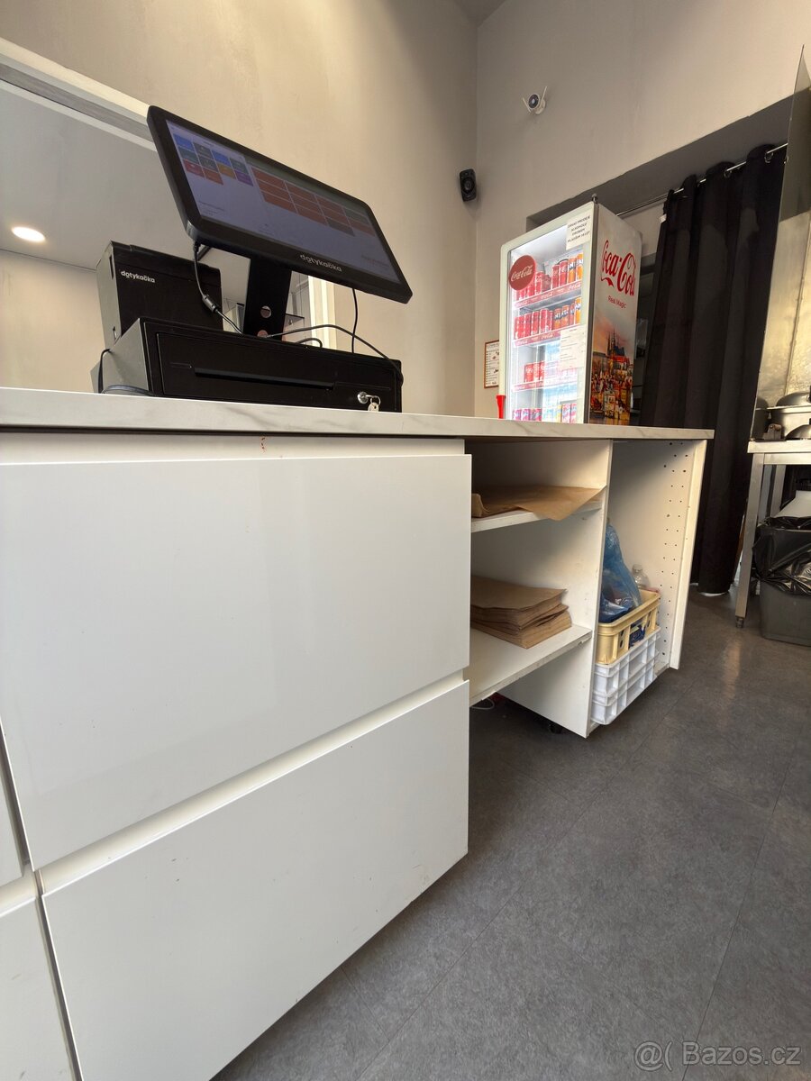 Pult / recepční nebo barová stanic - 3