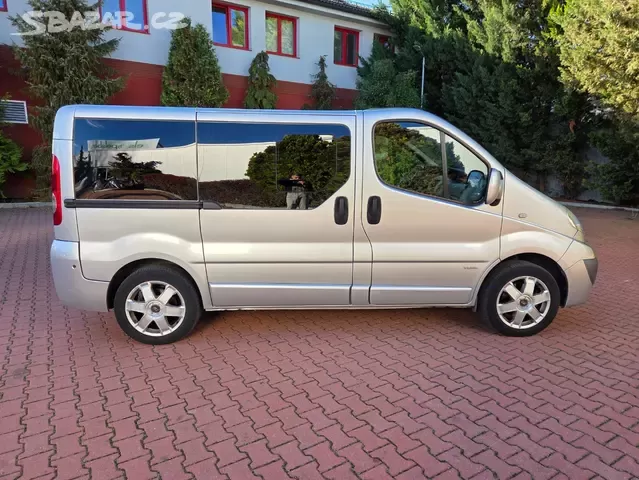 Vivaro 2.5 CDTI 107kW Cosmo 8.míst,Tažné,Klima,Navigace - 3
