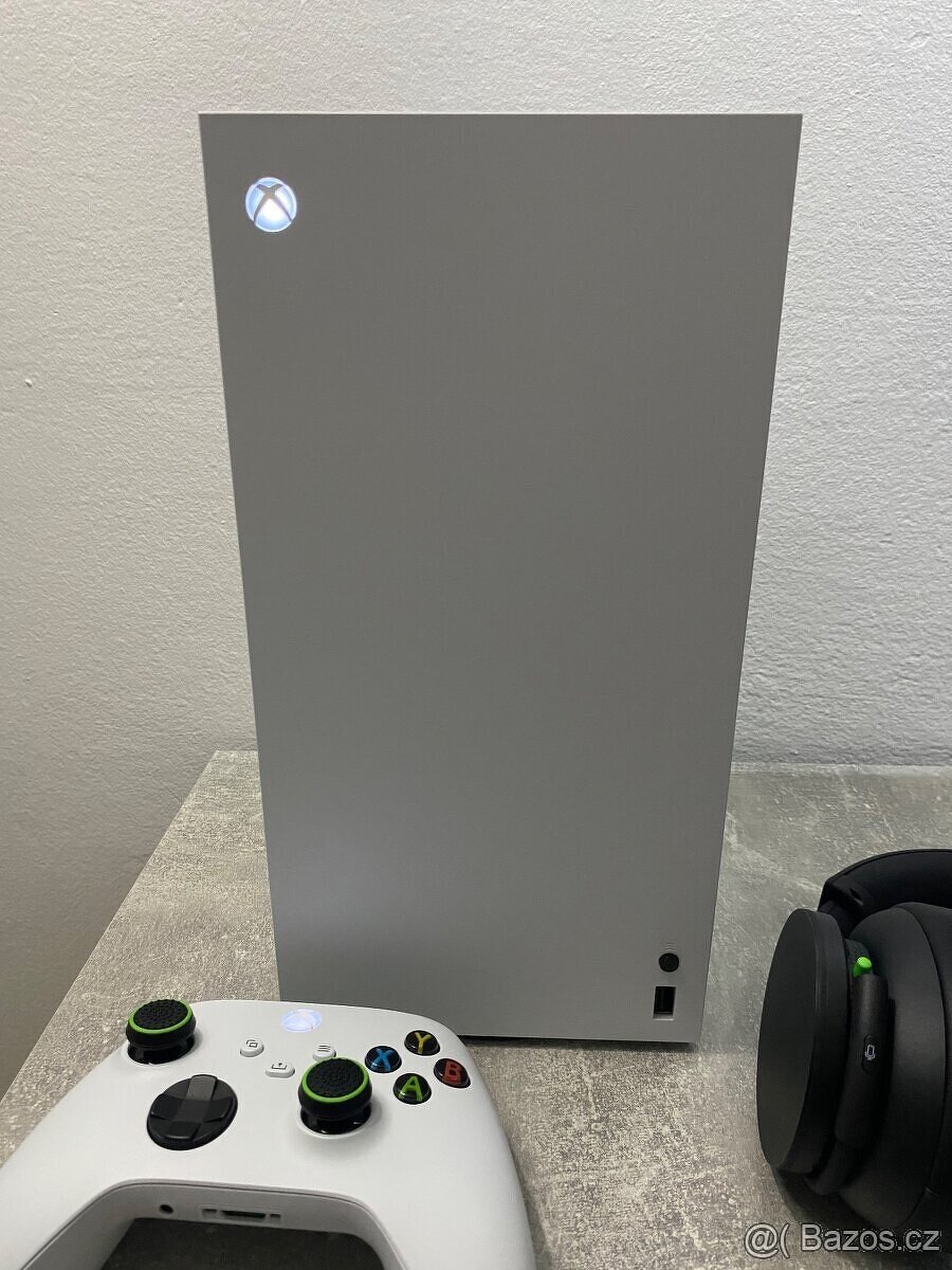 Xbox Series X + Xbox 7.1 Headset - 3