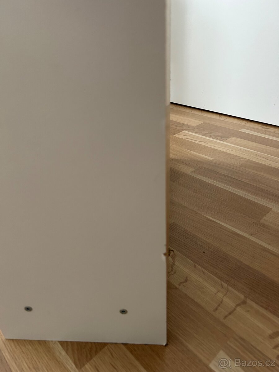 Bílá knihovna IKEA - 3