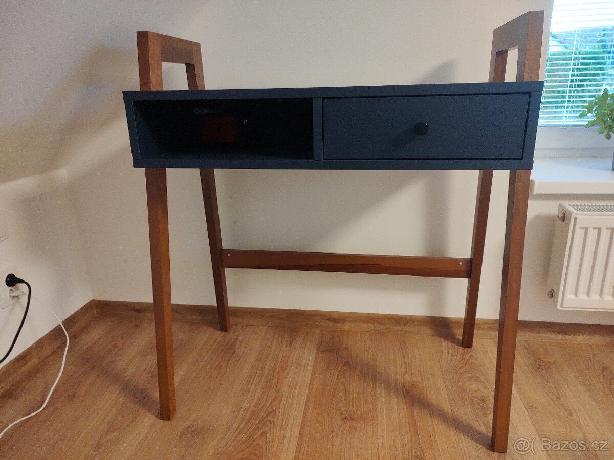 Designový kosmetický stolek - 3