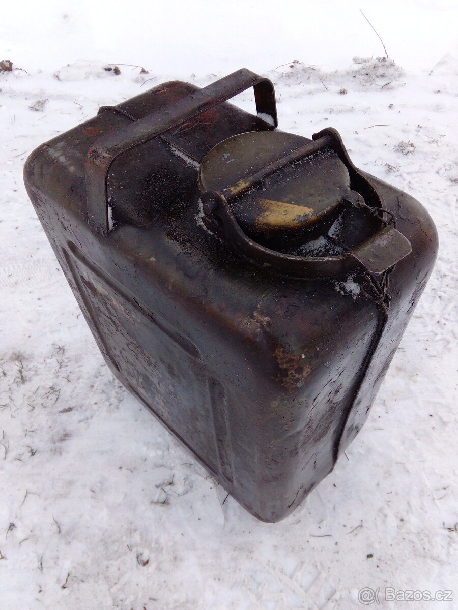 Starý zajímavý kanystr - 3