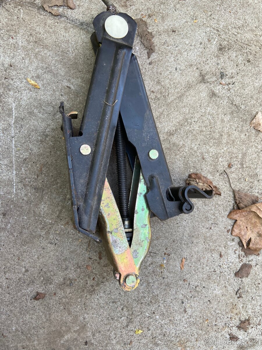 Zvedák starý vw - 3