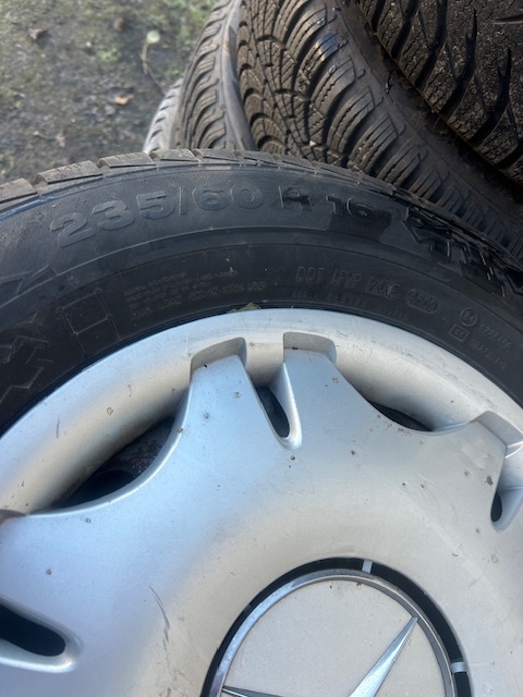 Mercedes Vito/Viano plechové disky+ orig.poklice 235/60 R16 - 3