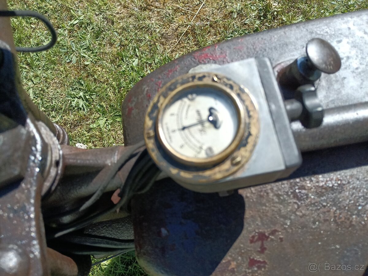 Corbin tachometr - 3