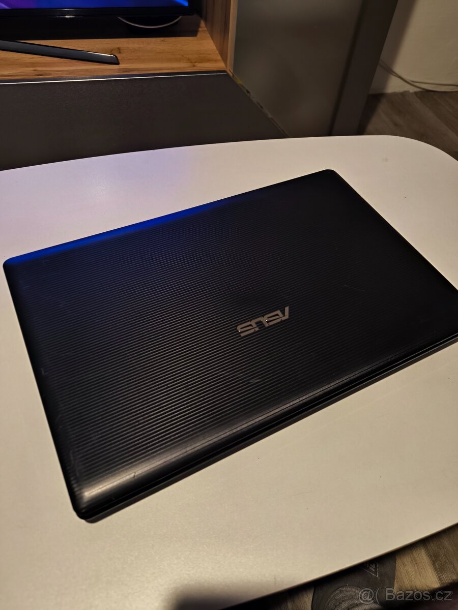 8. Asus F75V na dily - 3