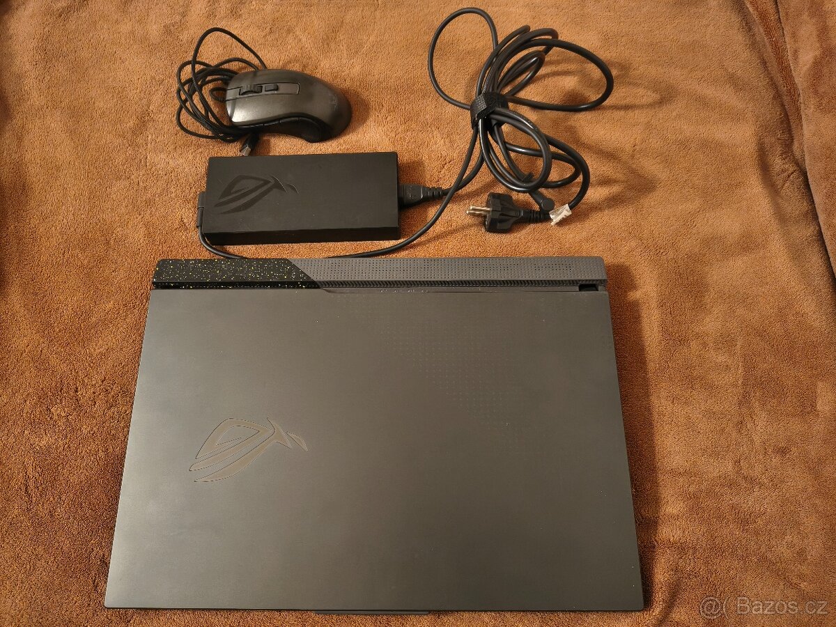 ASUS ROG Strix G713PI Ryzen 9 / RTX 4070 / 32GB - 3