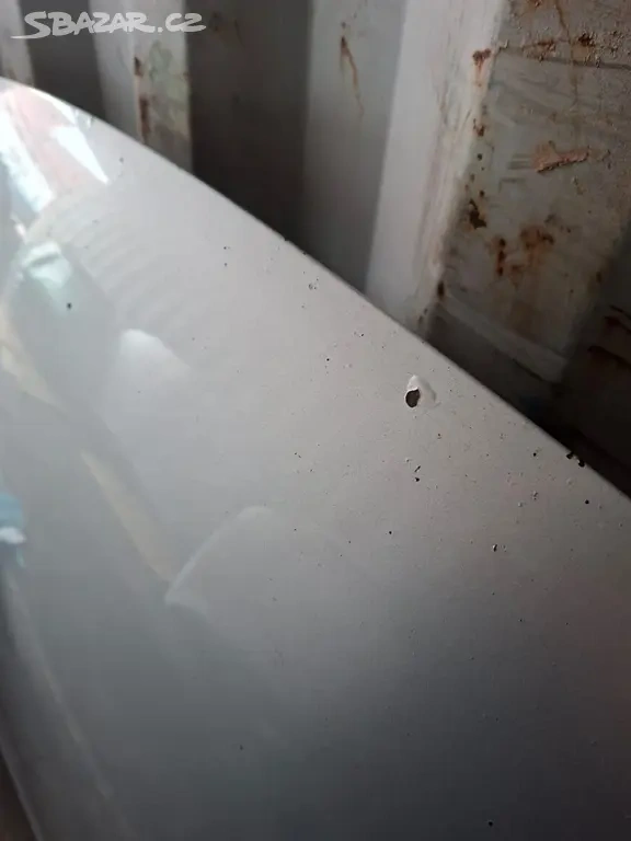 Stříbrná kapota VW Passat B6 - 3