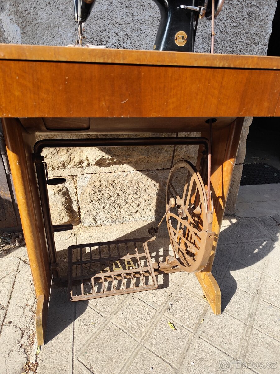 Šicí stroj Lada - 3