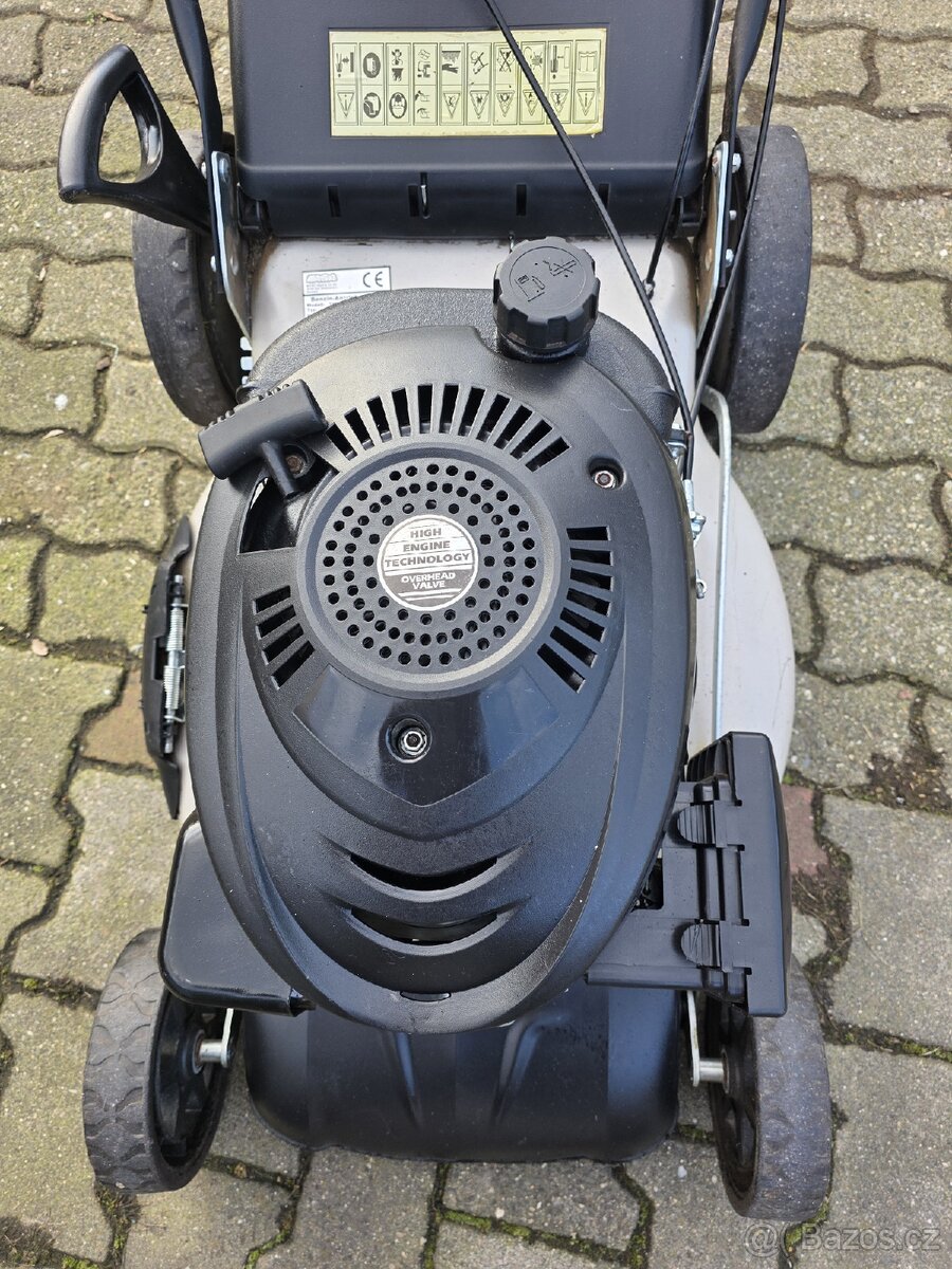 BENZÍNOVÁ SEKAČKA S POJEZDEM - 3