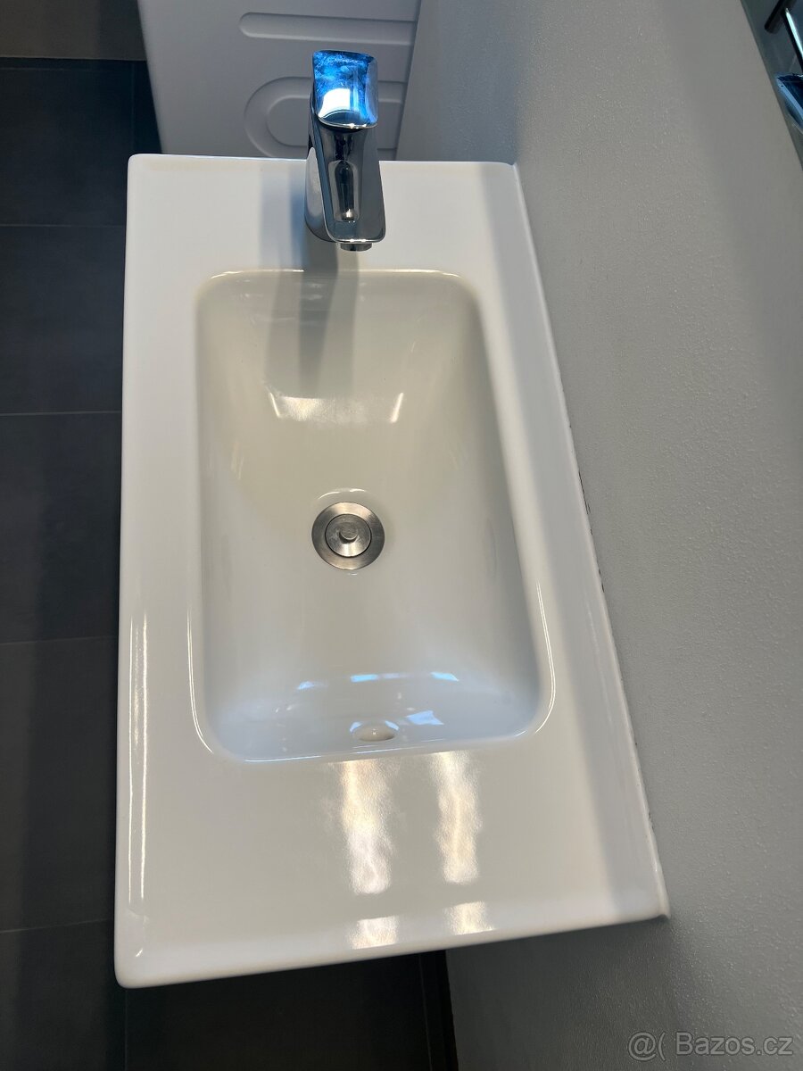 Skřínka s umyvadlem IKEA - 3