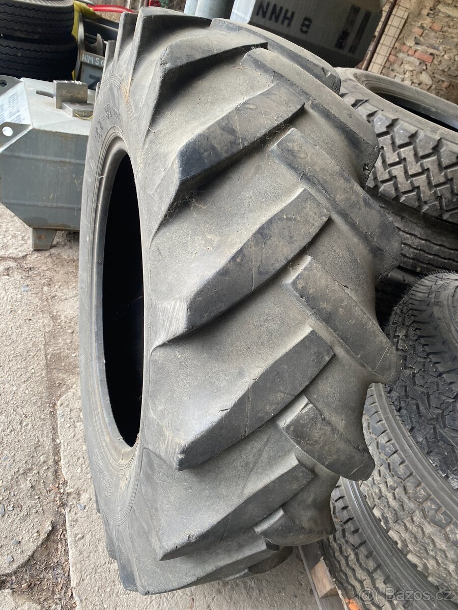 PNEU 16,9 R30 DOBRÝ STAV - TRAKTOR ZETOR A POD - 3