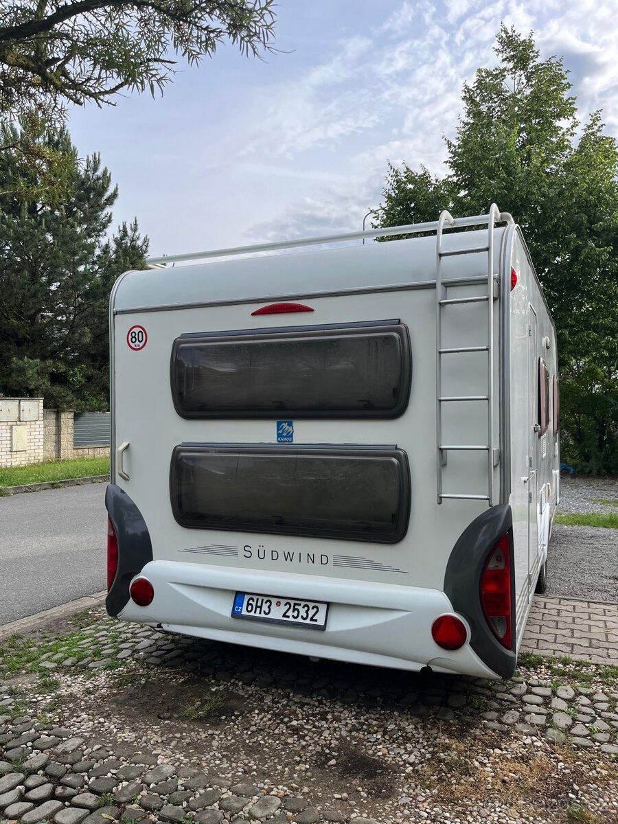Obytny karavan Knaus 500 2011 6mist - 3