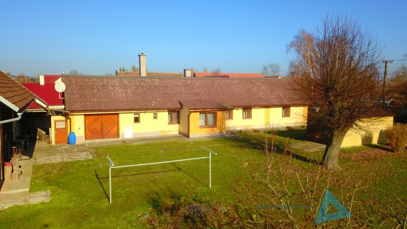 Rodinný dům se stodolou a garáží – Bříšťany u Hořic (okres J - 3