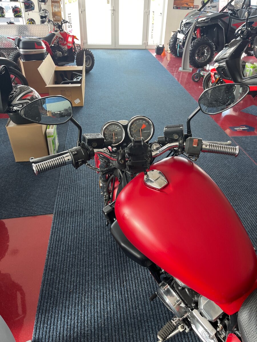 Honda - VF 700 Super Magna - 3