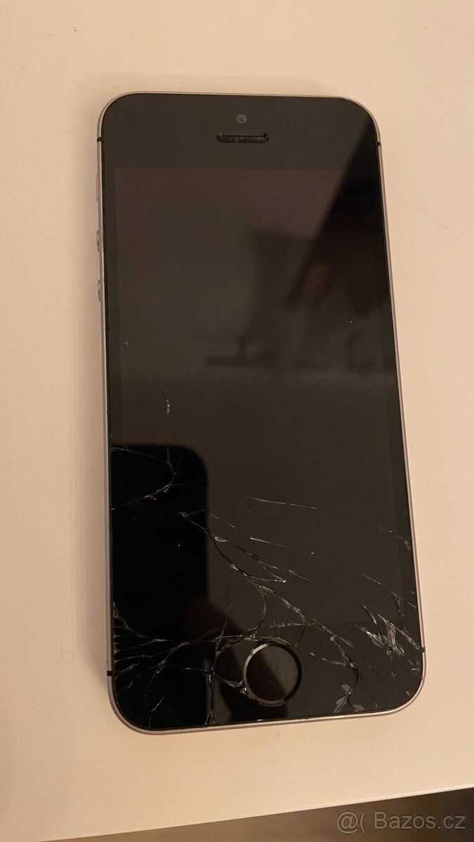 iPhone se 2016 64gb- rozbitý display - 3