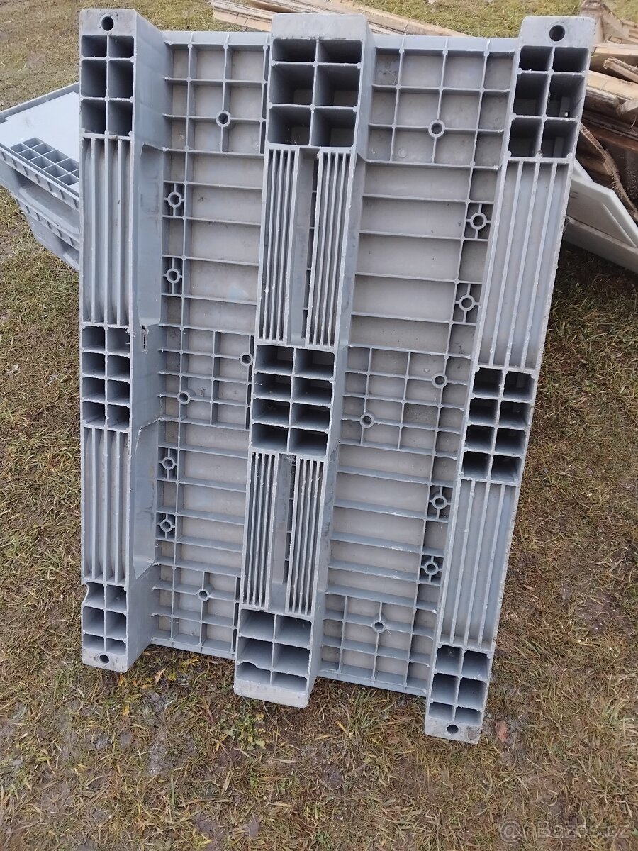 Prodám plastové palety - 3