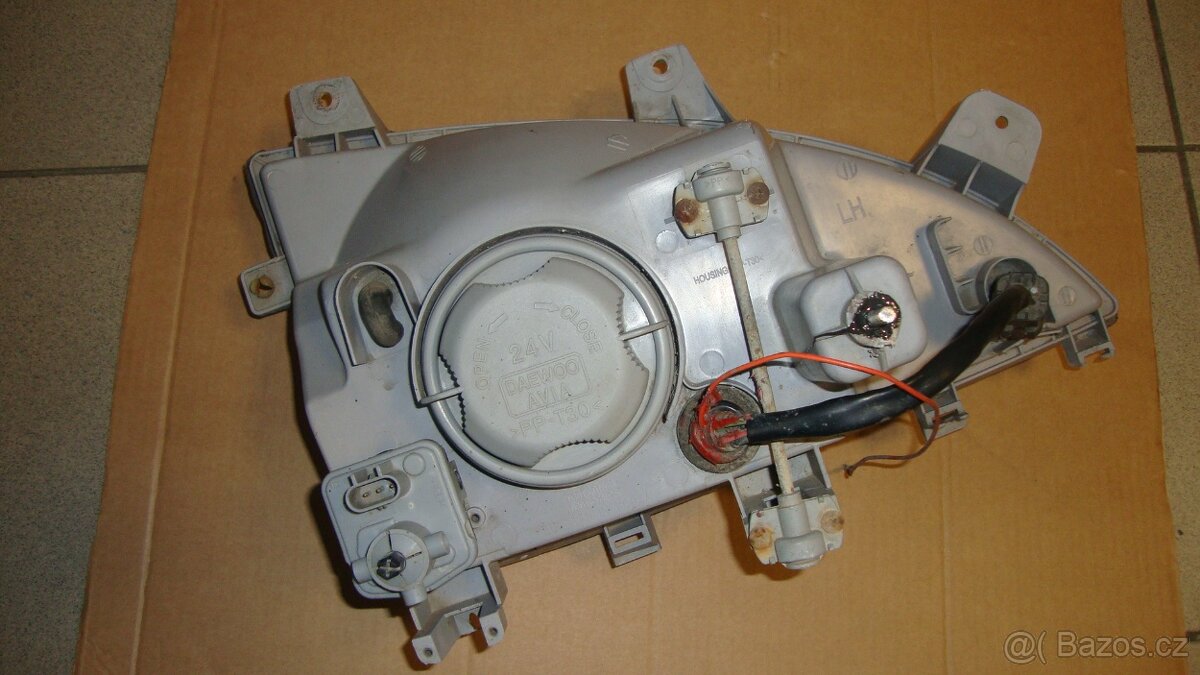 AVIA D60-D120 Přední světlomet - 3