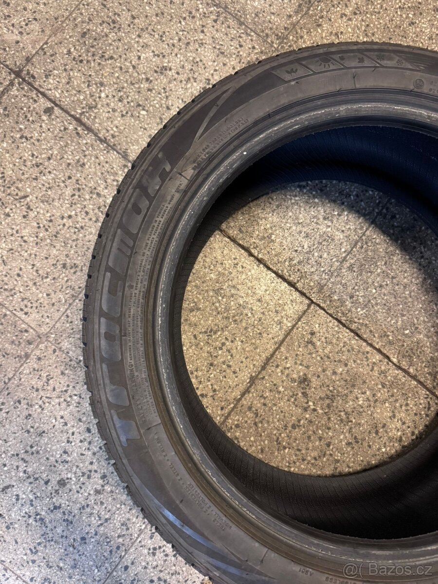 Celoroční pneu 235/45R18 - 3