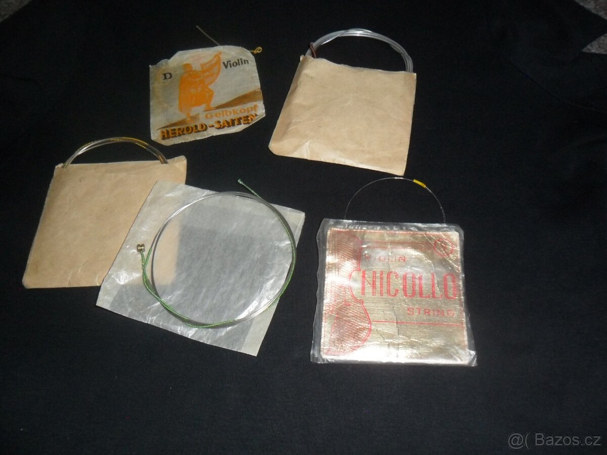 ladičky, mikrofon, kalafuny, struny, taška na LP - 3