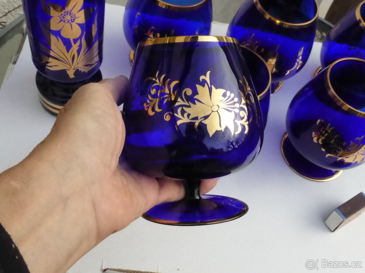 Zlacené modré sklo - číše a váza - sedm kusů - 3