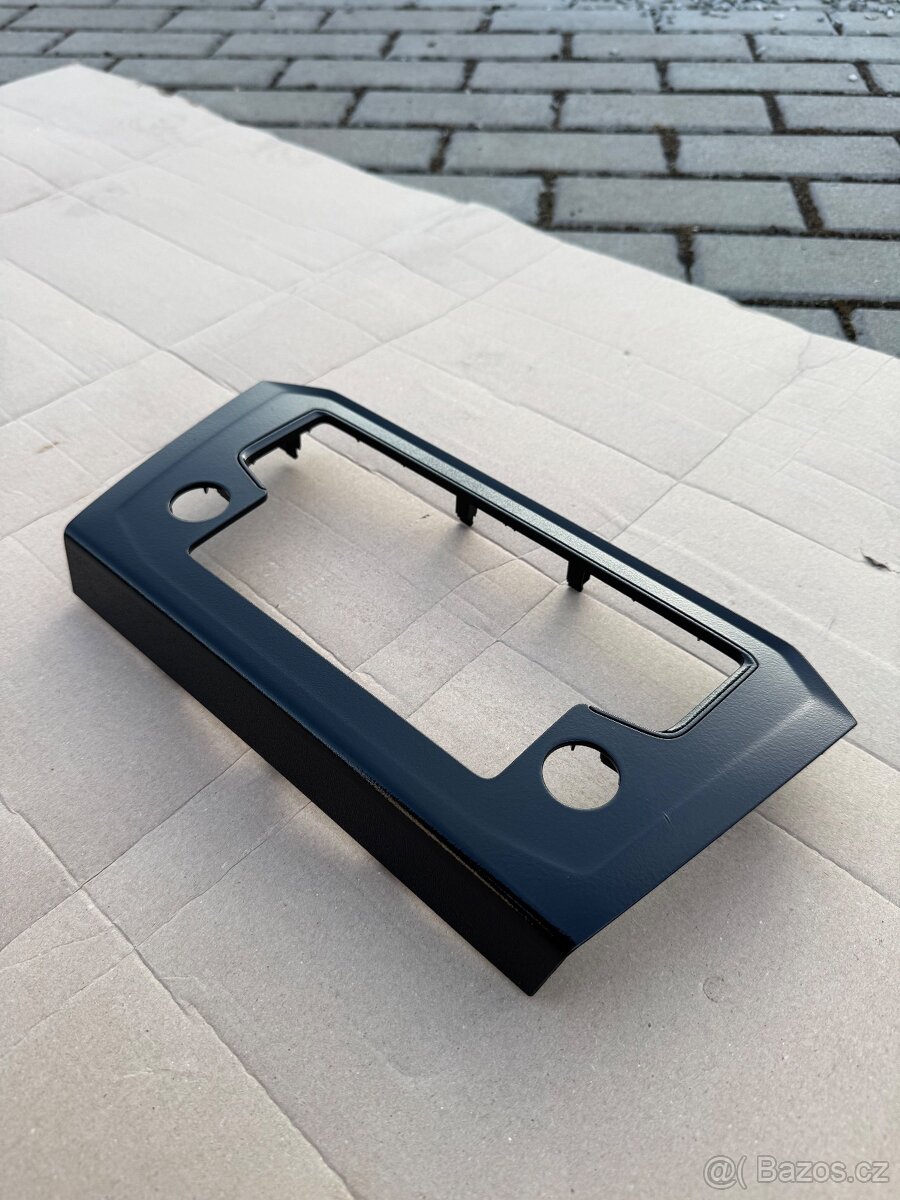 Černý rámeček autorádia pro VW Passat B8 (2015–2020 - 3