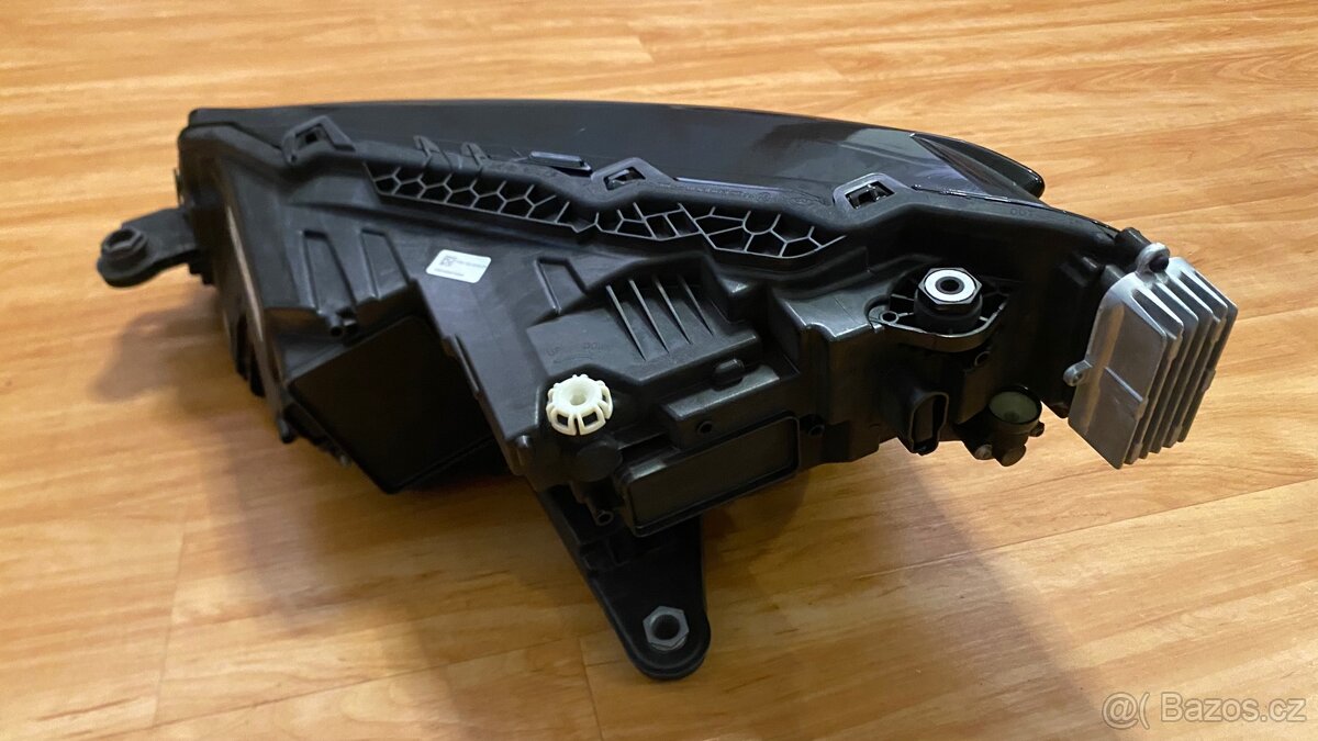 Přední pravý světlomet Škoda Superb III, úplně nový - 3