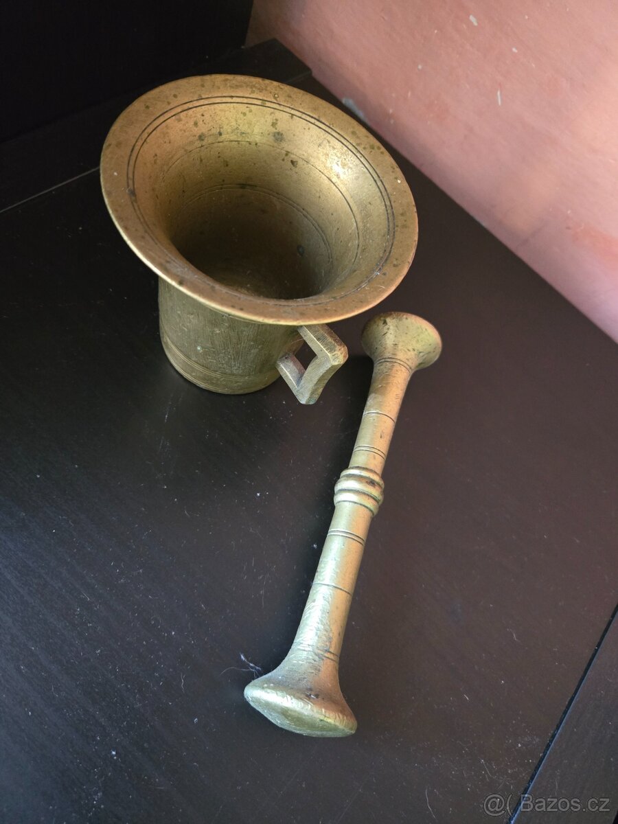MOSAZNÝ HMOŽDÍŘ - 3