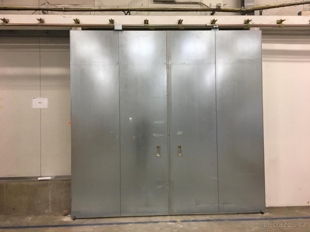 POSUVNÁ PROTIPOŽÁRNÍ KOVOVÁ VRATA 3X3,3M - 3