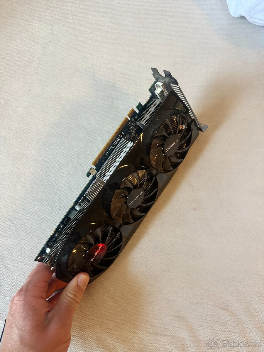 Grafická karta (Gigabite Radeon HD 7950 WindForce 3X) - 3