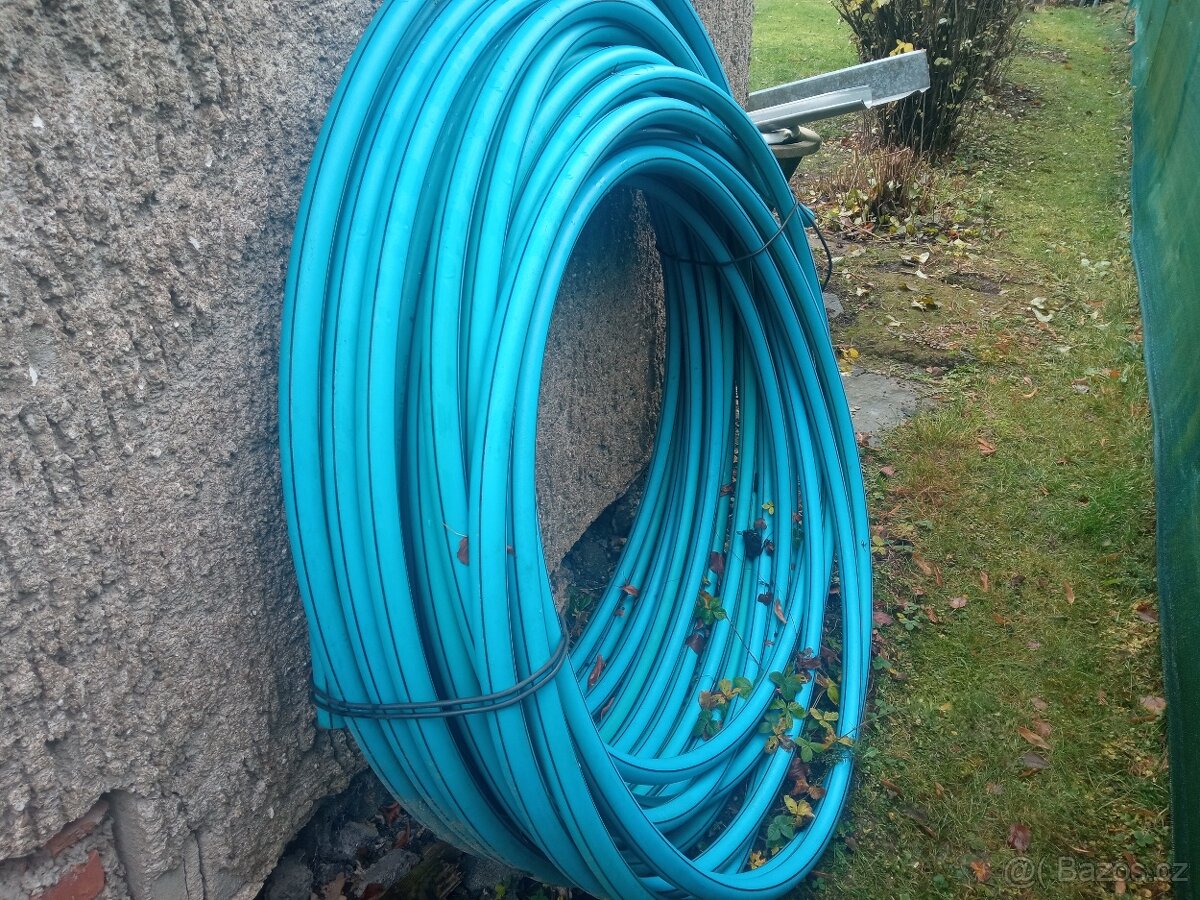 Plastová trubka cca 40m - 3