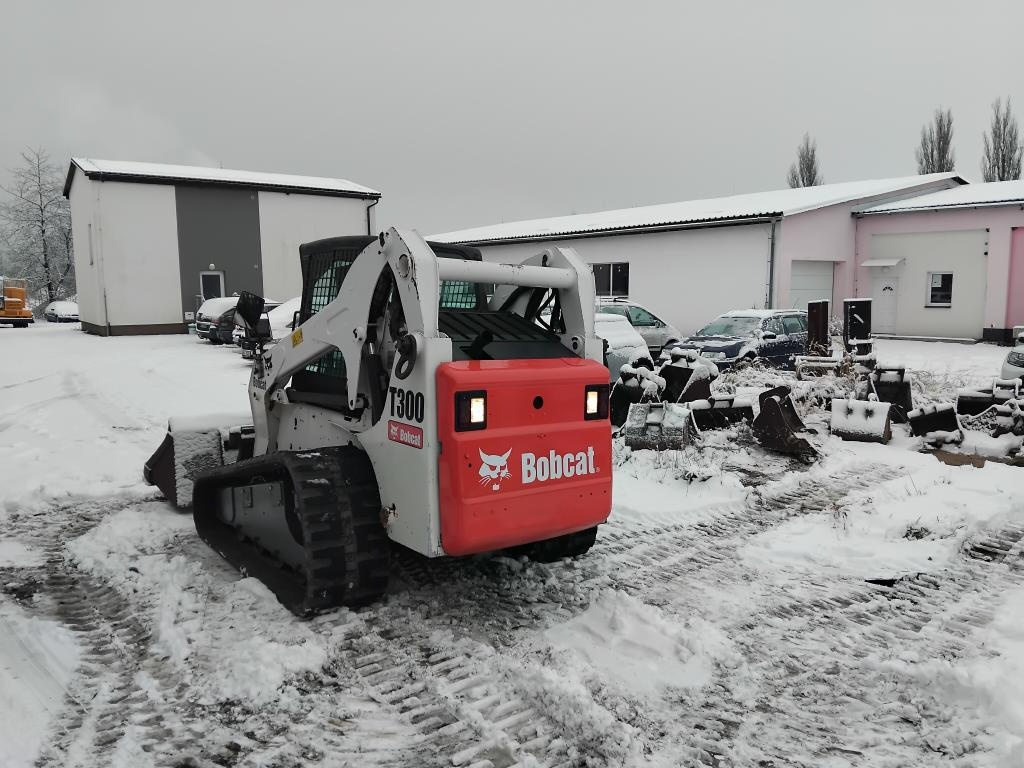 Pásový nakladač Bobcat T300 - 3