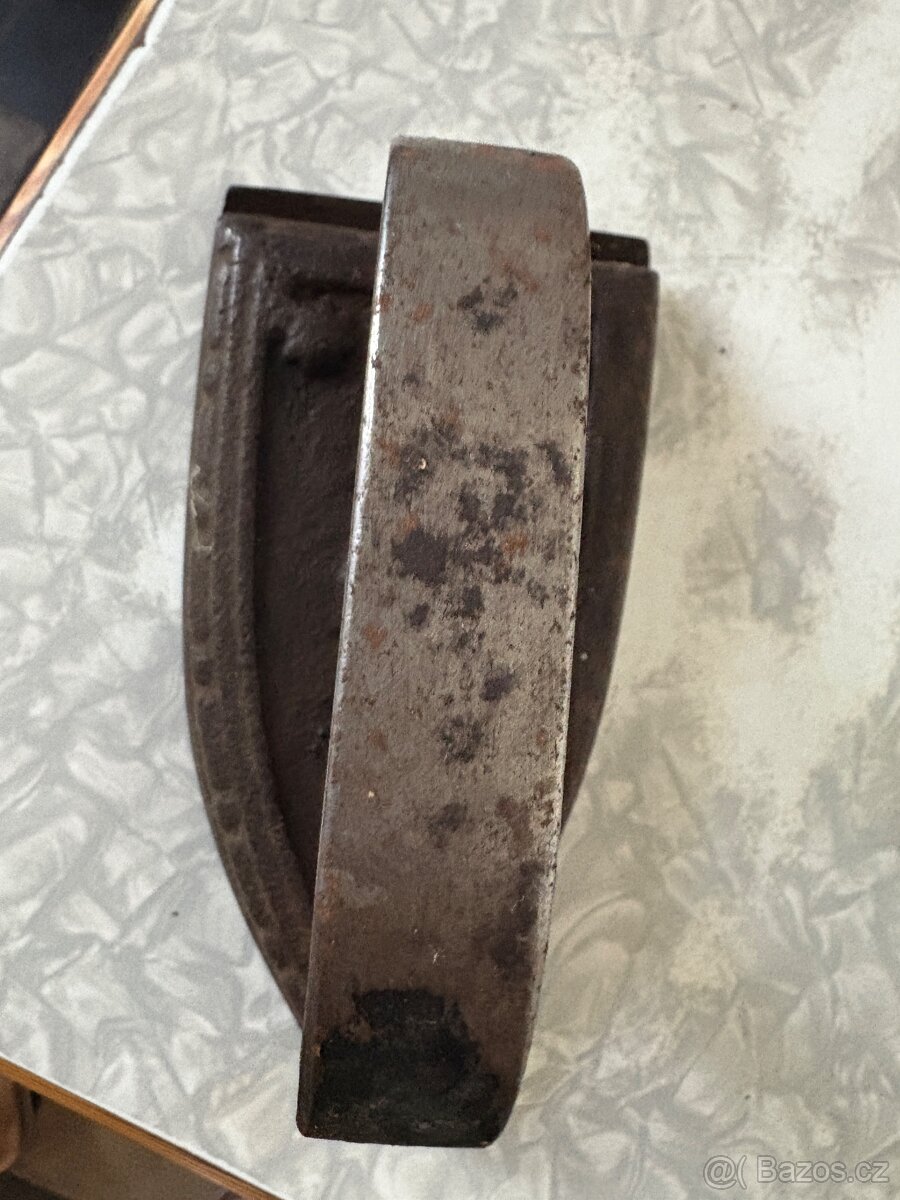 stara tezka retro žehlička - 3