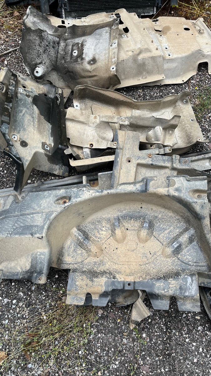 PODBĚHY - VW Multivan, Trasporter , Caravelle T5 - 3