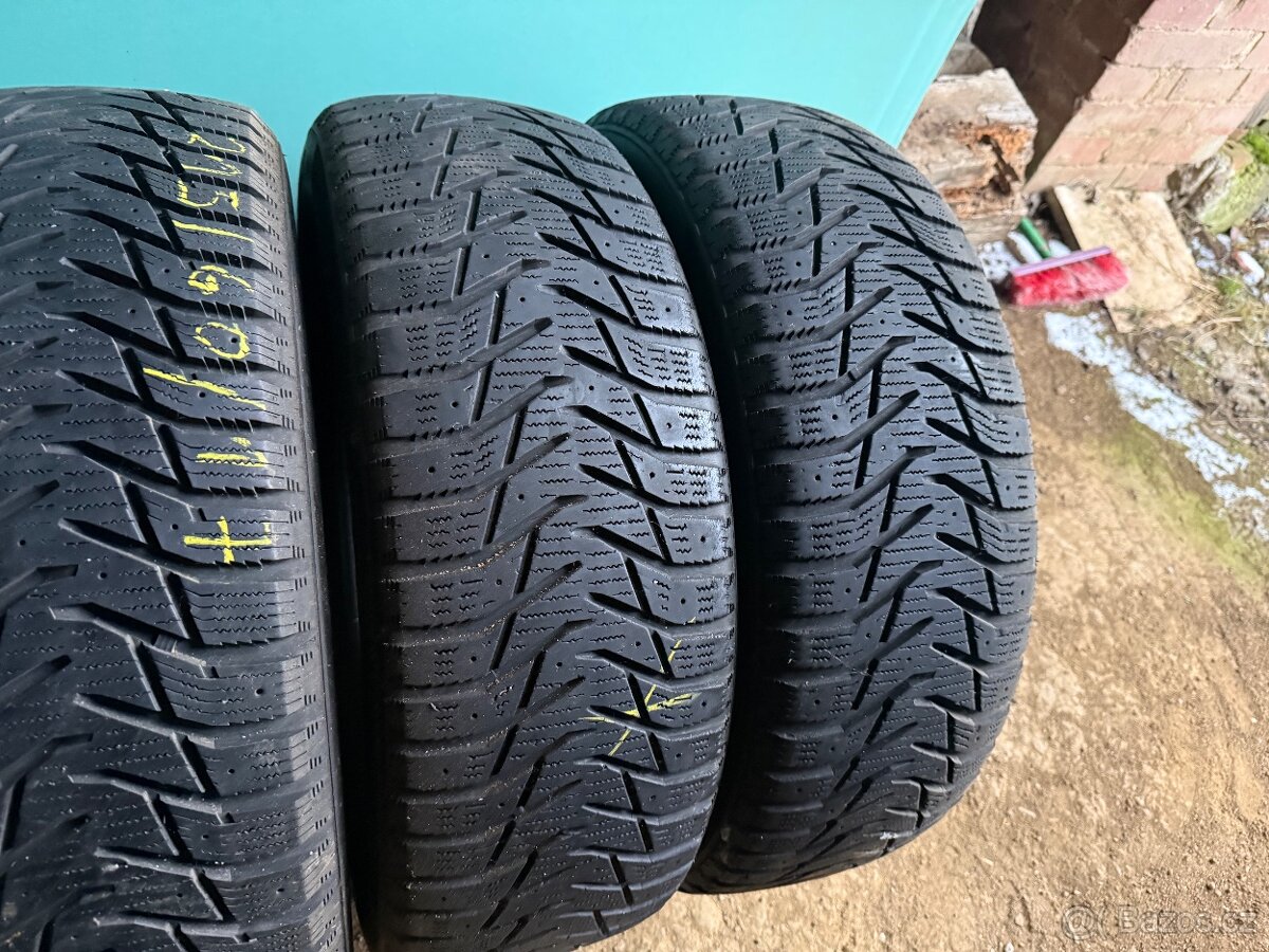 prodám zimní 215/60/17 Sailun - 3