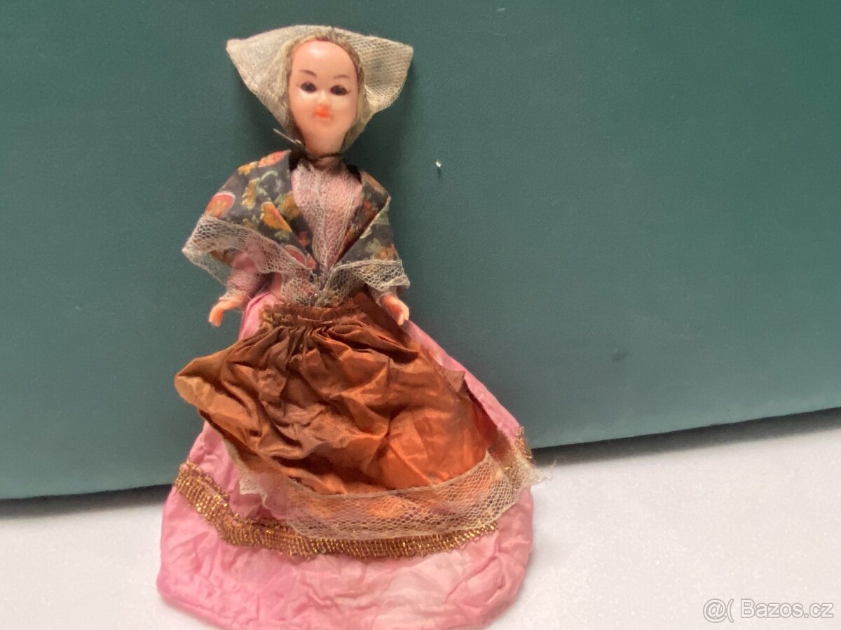 retro panenky s mrkajícíma očima - 3