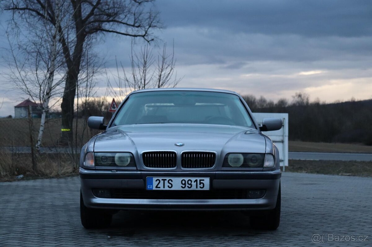 BMW E38 750i V12 - 3