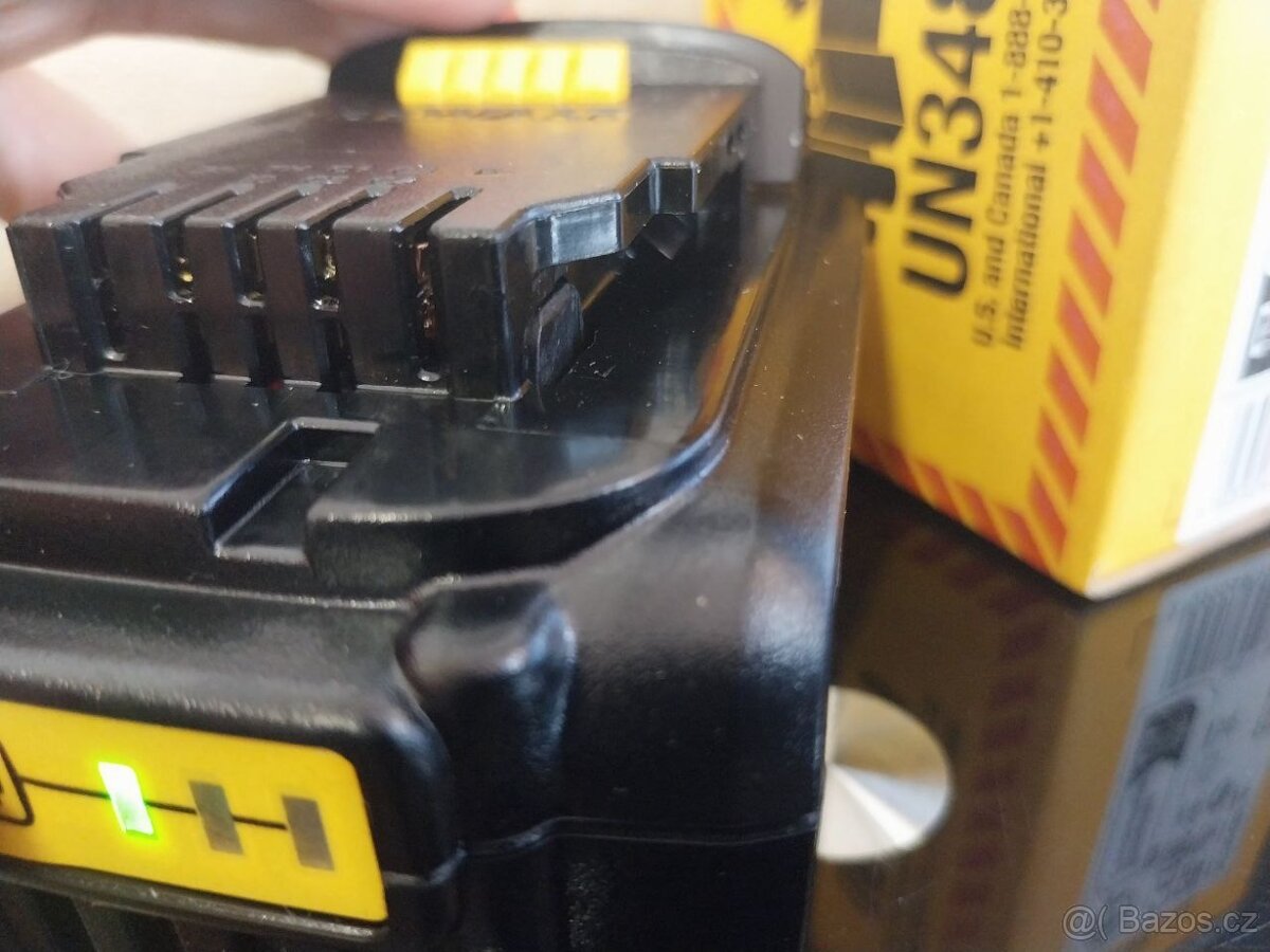 akumulátor Dewalt DCB182-XJ - 3