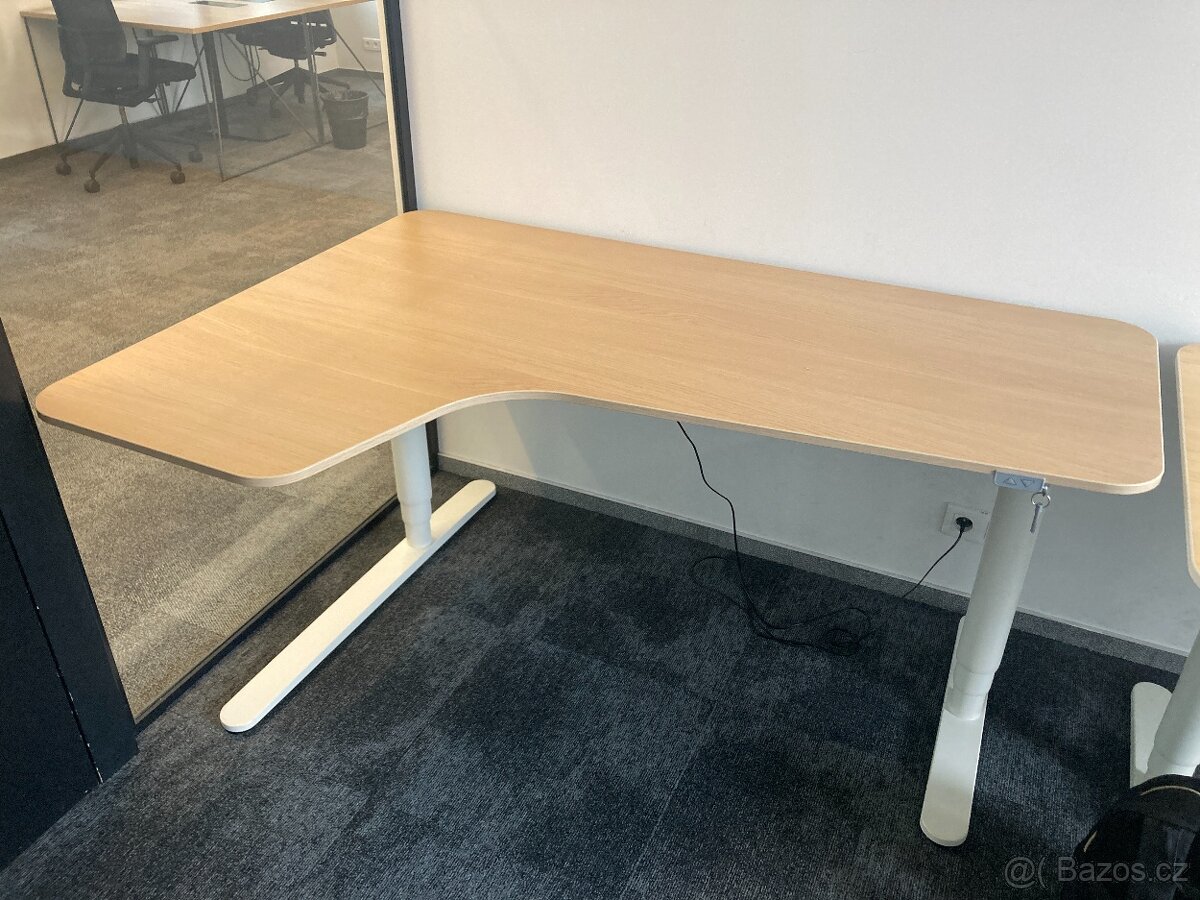 IKEA polohovatelný kancelářský stůl BEKANT levý roh - 3